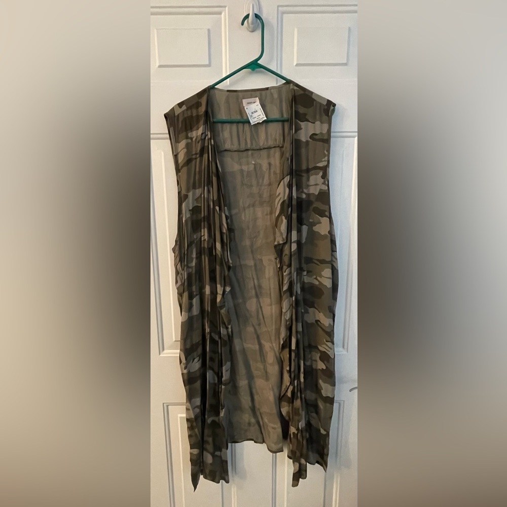 Long vest sleeveless Duster camo light weight NWT